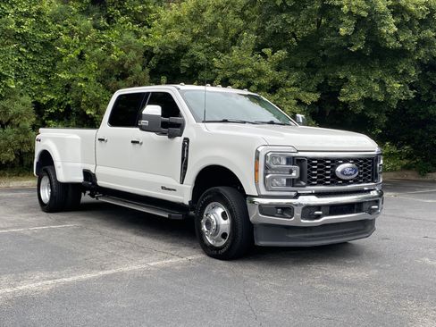 Used 2023 Ford F350 Lariat w/ Chrome Package AWD/4WD image 2