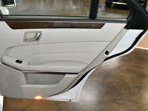 Used 2014 Mercedes-Benz E 350 4MATIC Sedan image 44