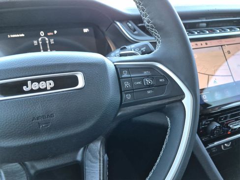 Used 2023 Jeep Grand Cherokee L Limited w/ Black Appearance Package image 22