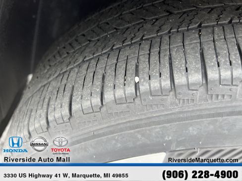 Used 2025 Nissan Kicks SR AWD/4WD image 12