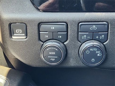 Used 2024 Chevrolet Silverado 2500 LT image 24