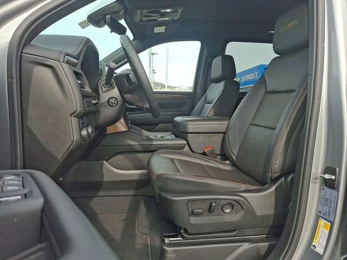 Used 2024 Chevrolet Suburban High Country image 13