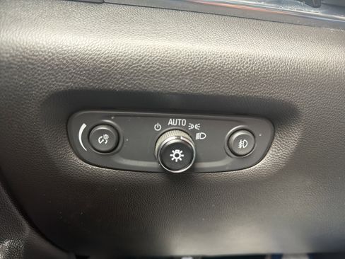 Used 2021 Chevrolet Traverse LT w/ LPO, Floor Liner Package AWD/4WD image 28