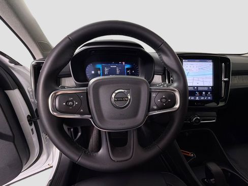 Certified 2025 Volvo XC40 B5 Core image 12