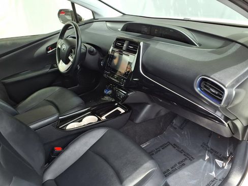 Certified 2016 Toyota Prius Three Touring FWD image 35