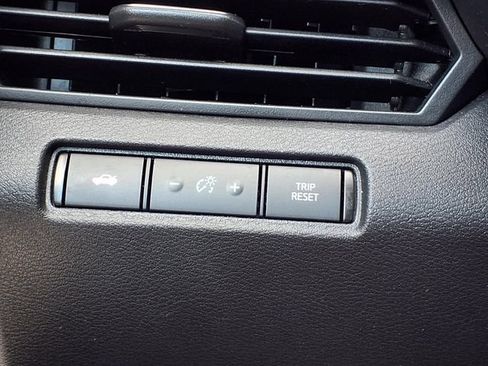 Used 2024 Nissan Altima 2.5 SV FWD image 17