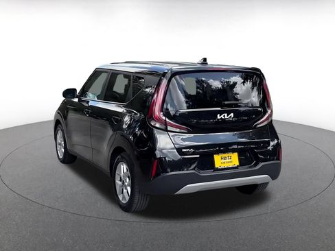 Used 2025 Kia Soul LX w/ LX Technology Package FWD image 11