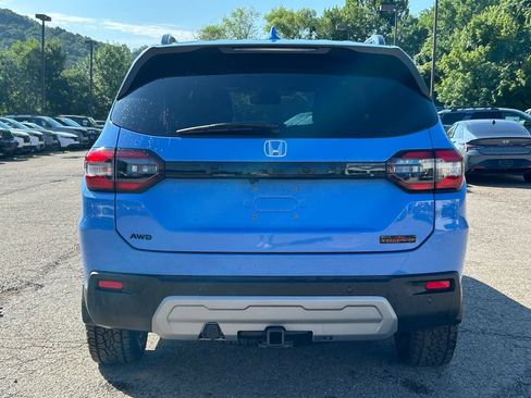 Used 2025 Honda Pilot TrailSport image 4