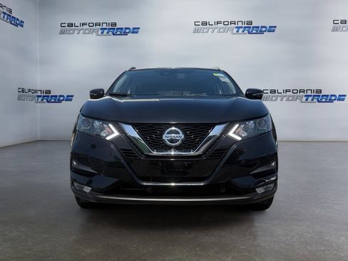 Used 2022 Nissan Rogue Sport SV image 2