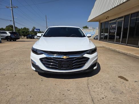 Used 2023 Chevrolet Malibu LS w/ Driver Confidence Package FWD image 2