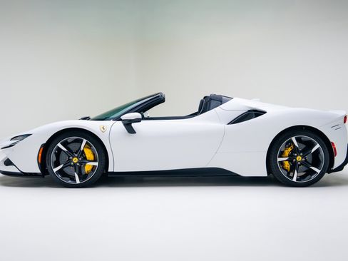 Used 2024 Ferrari SF90 Spider image 13