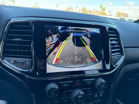 Used 2020 Jeep Grand Cherokee Altitude RWD image 28
