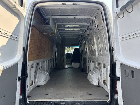 Used 2014 Mercedes-Benz Sprinter 2500 image 6