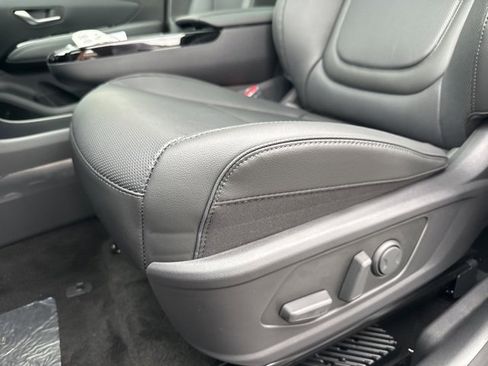 New 2025 Hyundai Tucson Limited image 19