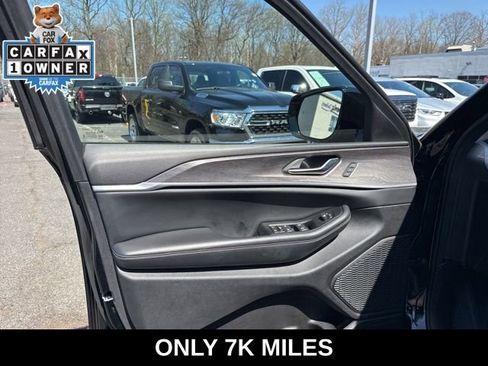 Used 2023 Jeep Grand Cherokee Limited image 34