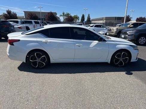 Used 2023 Nissan Altima 2.5 SR w/ SR Premium Package image 8