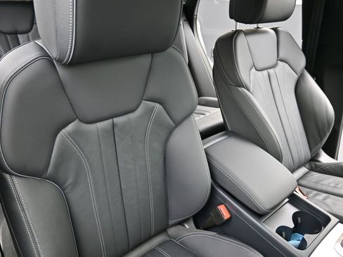 Certified 2025 Audi Q5 2.0T Premium w/ Convenience Plus Package image 14