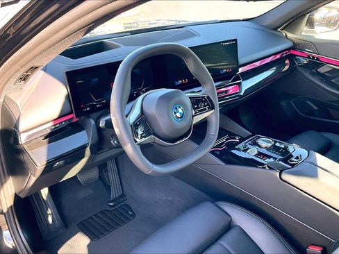 Used 2024 BMW i5 eDrive40i w/ Premium Package image 17