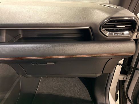 Used 2025 Honda Pilot Sport image 28