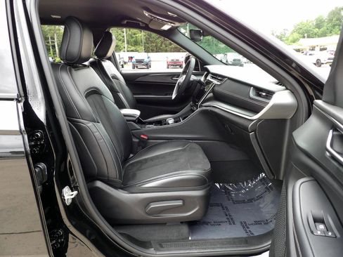 Used 2023 Jeep Grand Cherokee L Laredo image 12