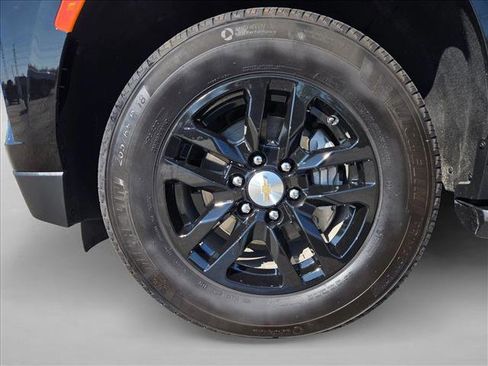 Used 2024 Chevrolet Suburban LT image 25