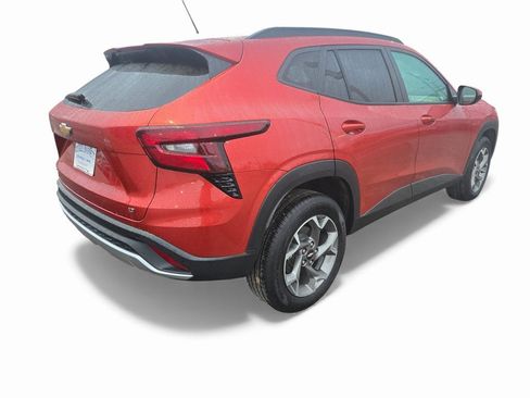 Used 2024 Chevrolet Trax LT w/ Driver Confidence Package image 4