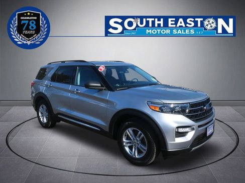 Used 2020 Ford Explorer XLT w/ Equipment Group 202A image 2