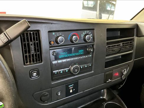 Used 2017 GMC Savana 2500 image 7