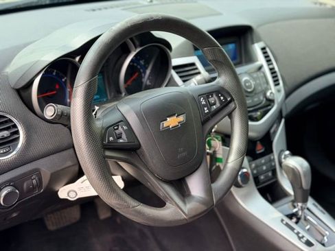 Used 2016 Chevrolet Cruze LT FWD image 6