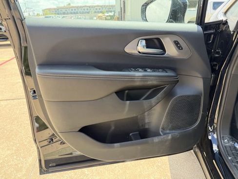 New 2026 Chrysler Pacifica Select FWD image 11
