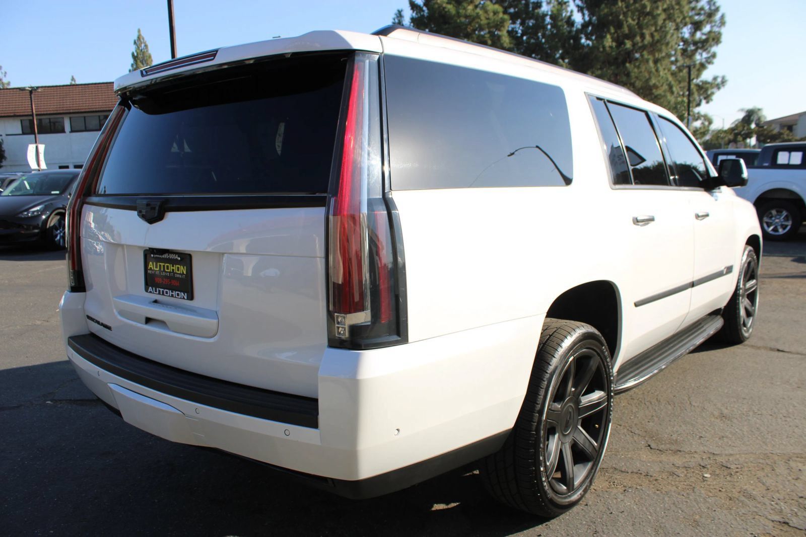 Used 2018 Cadillac Escalade ESV Luxury AWD/4WD image 42