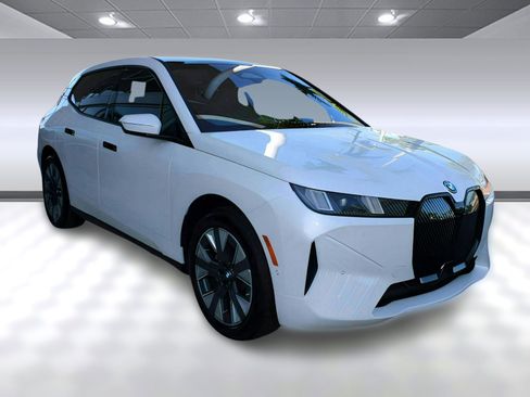 New 2026 BMW iX xDrive60 w/ Premium Package image 7