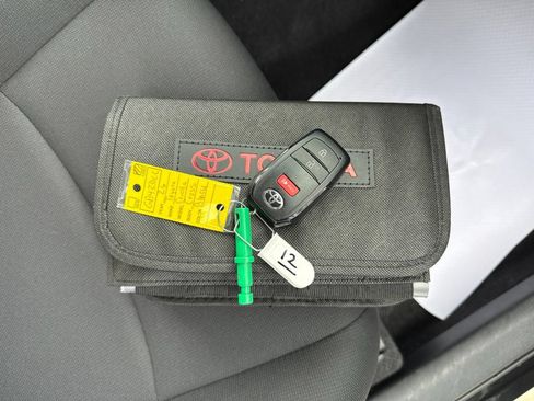 Used 2026 Toyota Corolla Cross LE FWD image 53