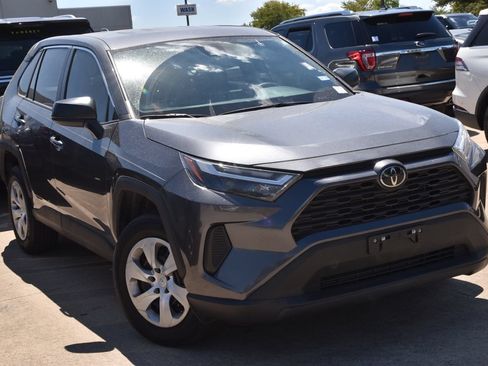 Used 2024 Toyota RAV4 LE FWD image 4