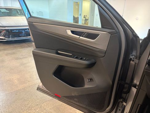 Used 2025 Volkswagen Atlas Cross Sport SE image 21