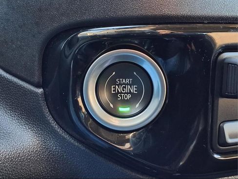 Used 2023 GMC Sierra 1500 SLE image 12