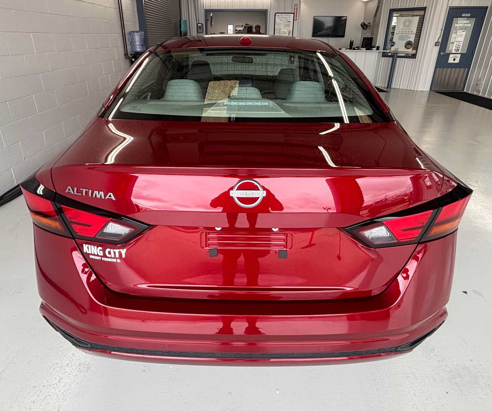 Used 2025 Nissan Altima 2.5 SV FWD image 3