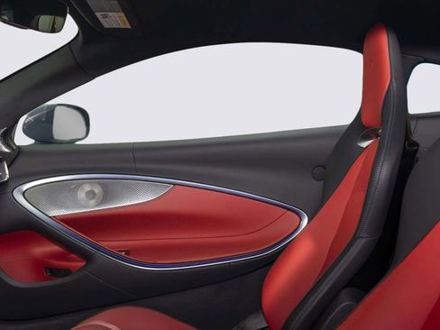 Used 2023 McLaren Artura RWD image 13