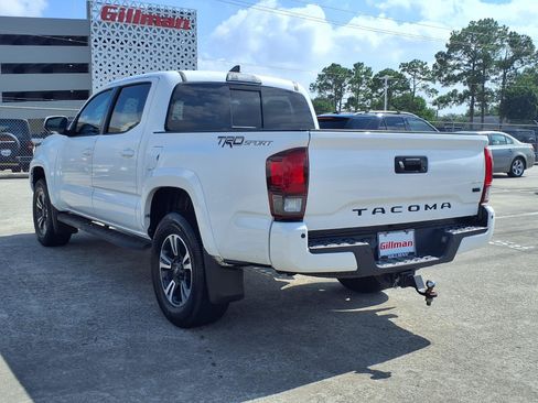 Used 2018 Toyota Tacoma TRD Sport w/ Technology Package RWD image 3