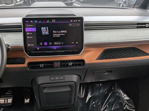 Used 2025 Volkswagen ID. Buzz Pro S Plus w/ Cupholders Package AWD/4WD image 19
