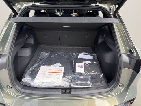 New 2026 Volkswagen Tiguan SEL R-Line AWD/4WD image 24