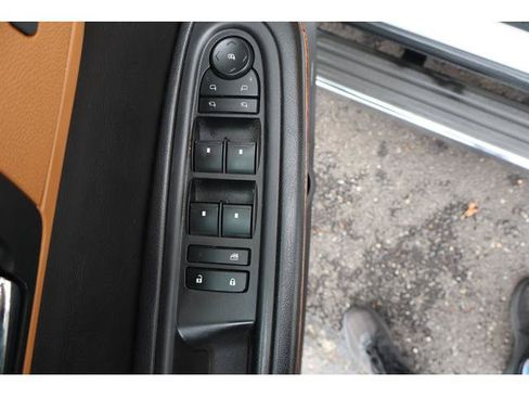 Used 2013 Chevrolet Traverse LTZ FWD image 12