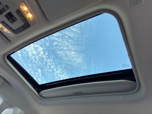 Used 2023 Toyota Sienna XLE w/ XLE Plus Package image 12