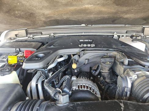 Used 2021 Jeep Gladiator Rubicon AWD/4WD image 7