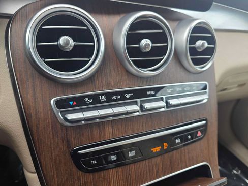 Used 2021 Mercedes-Benz GLC 300 4MATIC image 28
