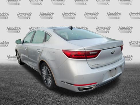 Used 2017 Kia Cadenza Premium w/ Luxury Package FWD image 8