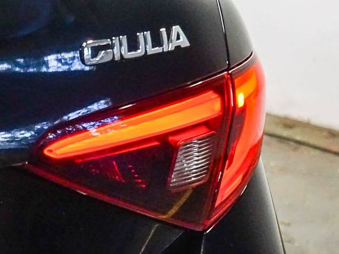 Used 2022 Alfa Romeo Giulia Sprint image 11