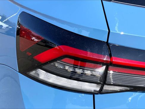 New 2026 Volkswagen Taos SE FWD image 14