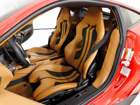 Used 2020 Ferrari 488 Pista Coupe RWD image 15