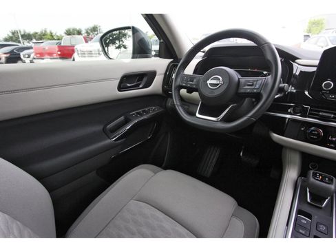 Certified 2025 Nissan Pathfinder SV w/ SV Premium Package FWD image 11